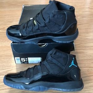 5Y Air Jordan 11 Retro (GS) black sneakers